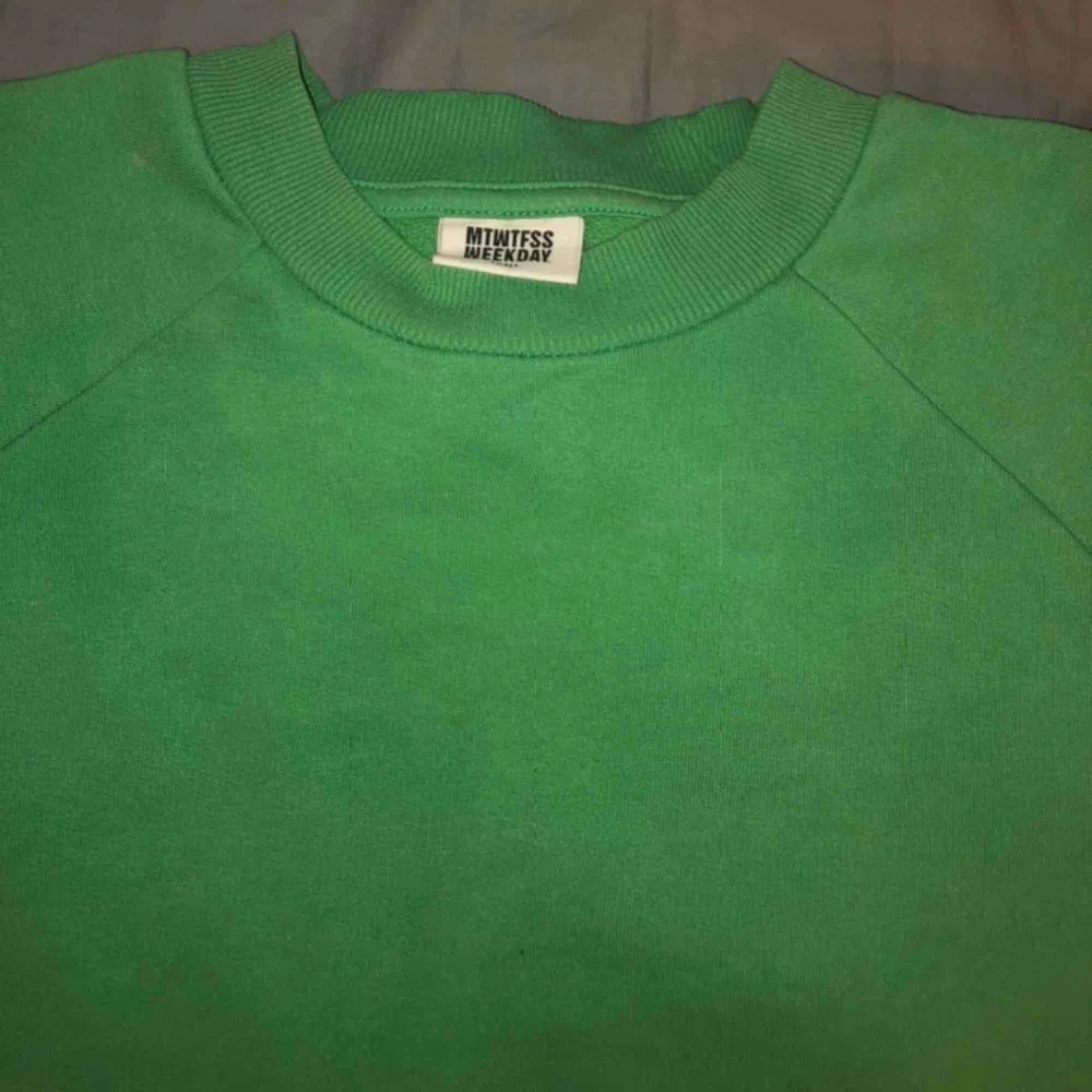 Grön sweatshirt ifrån weekday. Overzise i modellen och lite croppad. Pris kan diskuteras. Hoodies.
