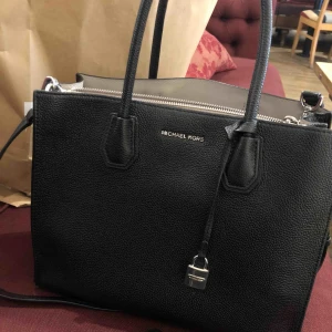 Mikael kors väska - Ny Michael kors väska, ordinariepris 3800 kr. 