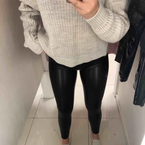  - Säljer dessa supersnygga och bekväma leggings/skinnbyxorna. Stretchiga och varma byxor. 