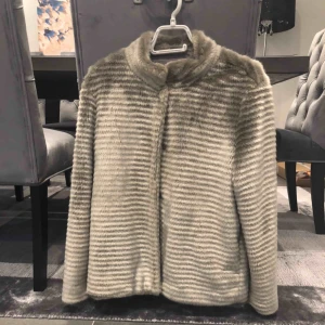  - Jätte fin skick jackan som köptes förra året på Salt affär av min man . Jackan har ingen användning, därför säljer jag. Kram