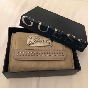  - GUESS plånbok