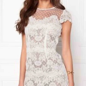  - Säljer min Ida Sjöstedt Paris dress i storlek S, använd 1 gång. Nypris 2499kr 