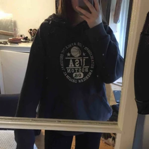  - Supersnygg grå aktig oversized sport hoodie. 