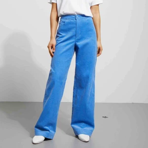  - Blåa Manchester byxor ifrån weekday. Mycket fint skick. 