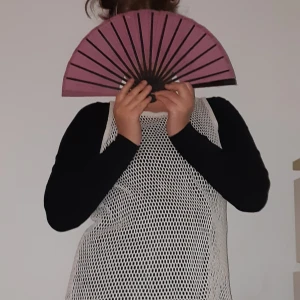  -   Ett ganska oversized nätlinne i vitt! Bra kvalitet och inte så använd. 