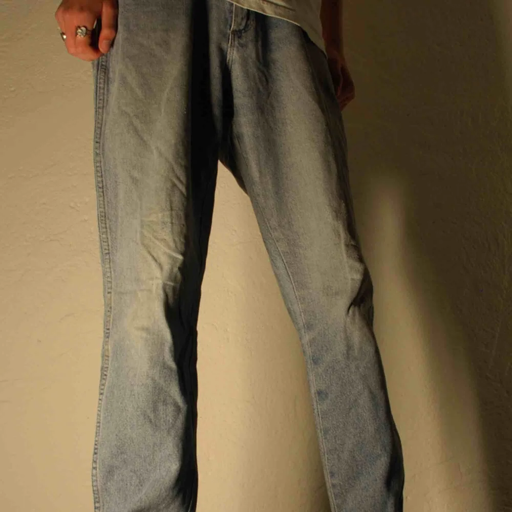 Wrangler Jeans i bra kvalité, ett litet hål i bakfickan.. Jeans & Byxor.