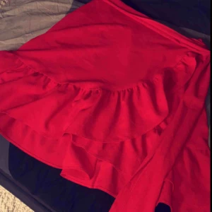  - Ny kjol från vero Moda. Den är aldrig använd så i mycket fint skick! 