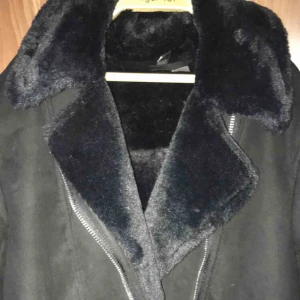  - Aviator jacka. Knappt använd pga storleken. Storlek 34.