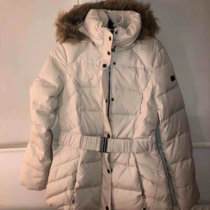  - Helt oanvänd vit jacka från Esprit!! 