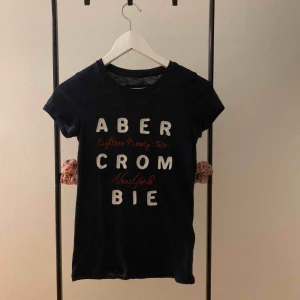  - Säljer denna t-shirt i XS för 150kr, nypris 350kr använd  