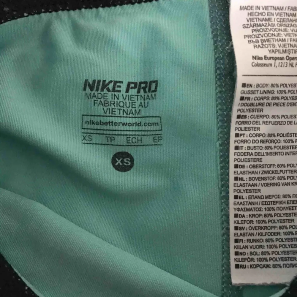 Nike pro hotpants i en mint färg, superfina med Nike loggan runt om shortsen☺️. Shorts.