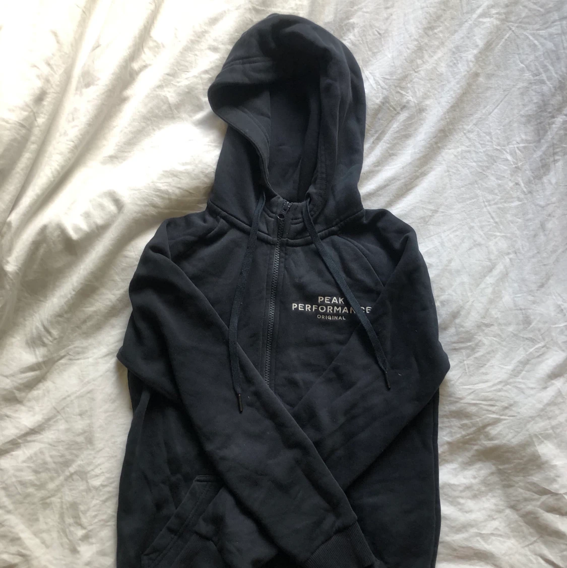 Marinblå peak performance hoodie  - 91