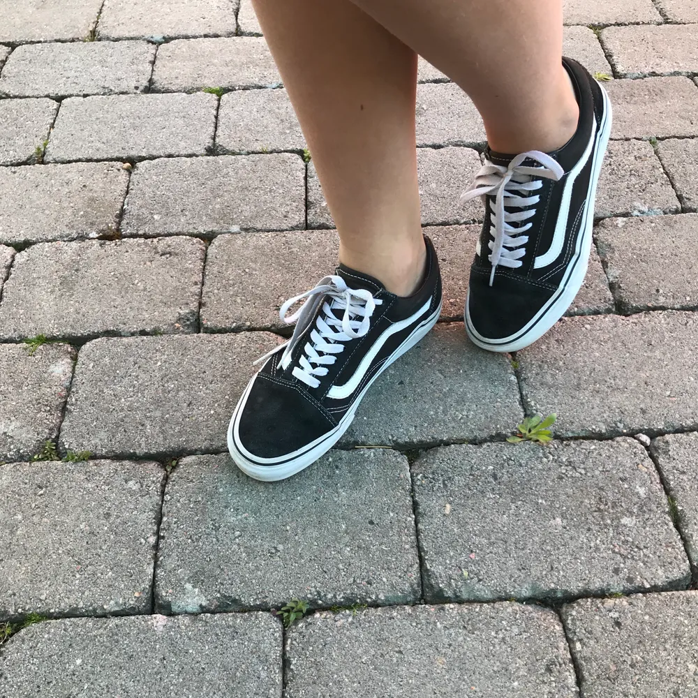 Vans skor i bra skick, storlek 39 och säljs för 500kr. Skor.