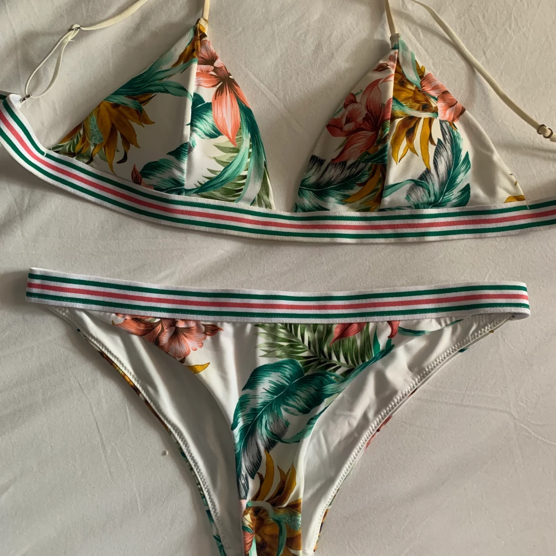 Bikini 60 kr 