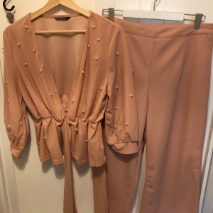 Playsuit - Playsuit i gammalrosa 