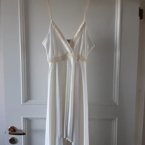 Klänning - Som ny, endast använd 1 gång! 