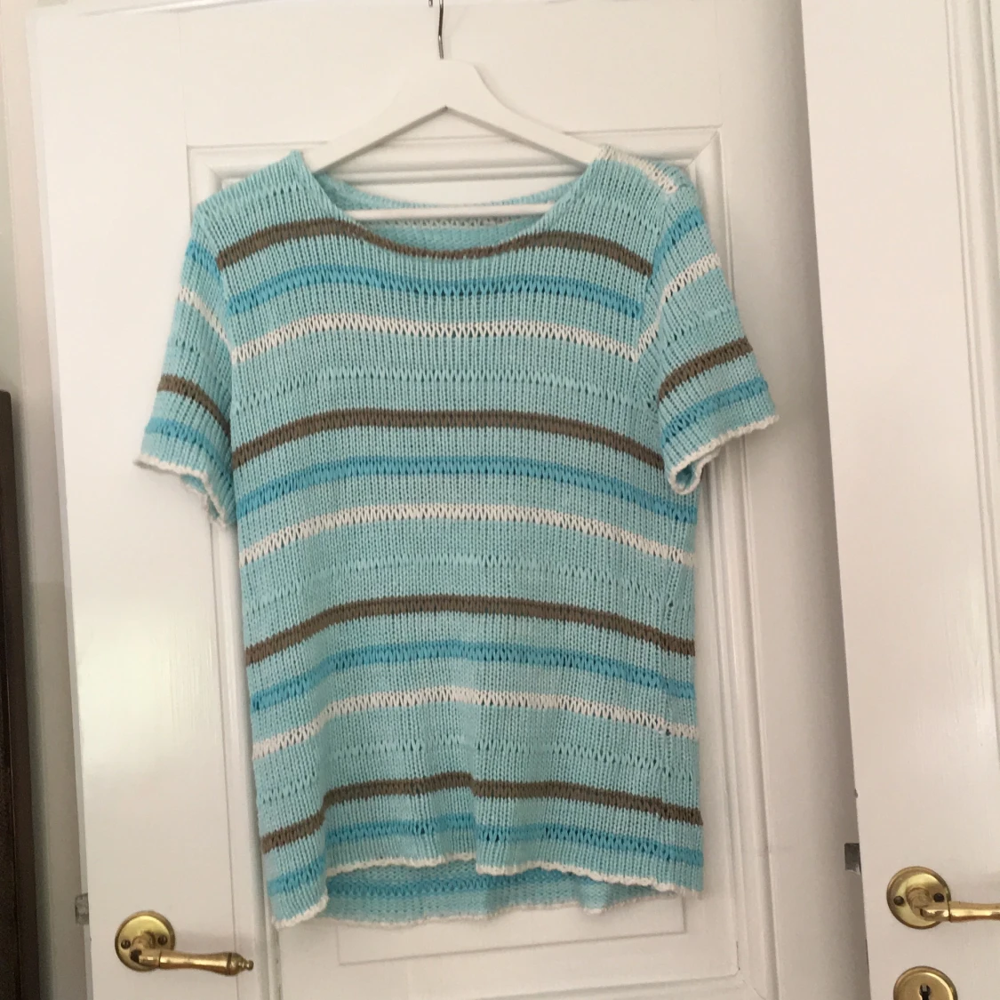 Stickad blå tröja