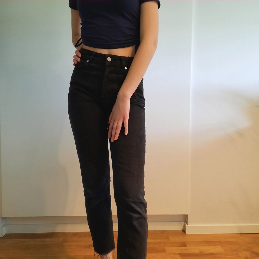 Svarta jeans från bikbok, i bra skick och inga skador!. Jeans & Byxor.