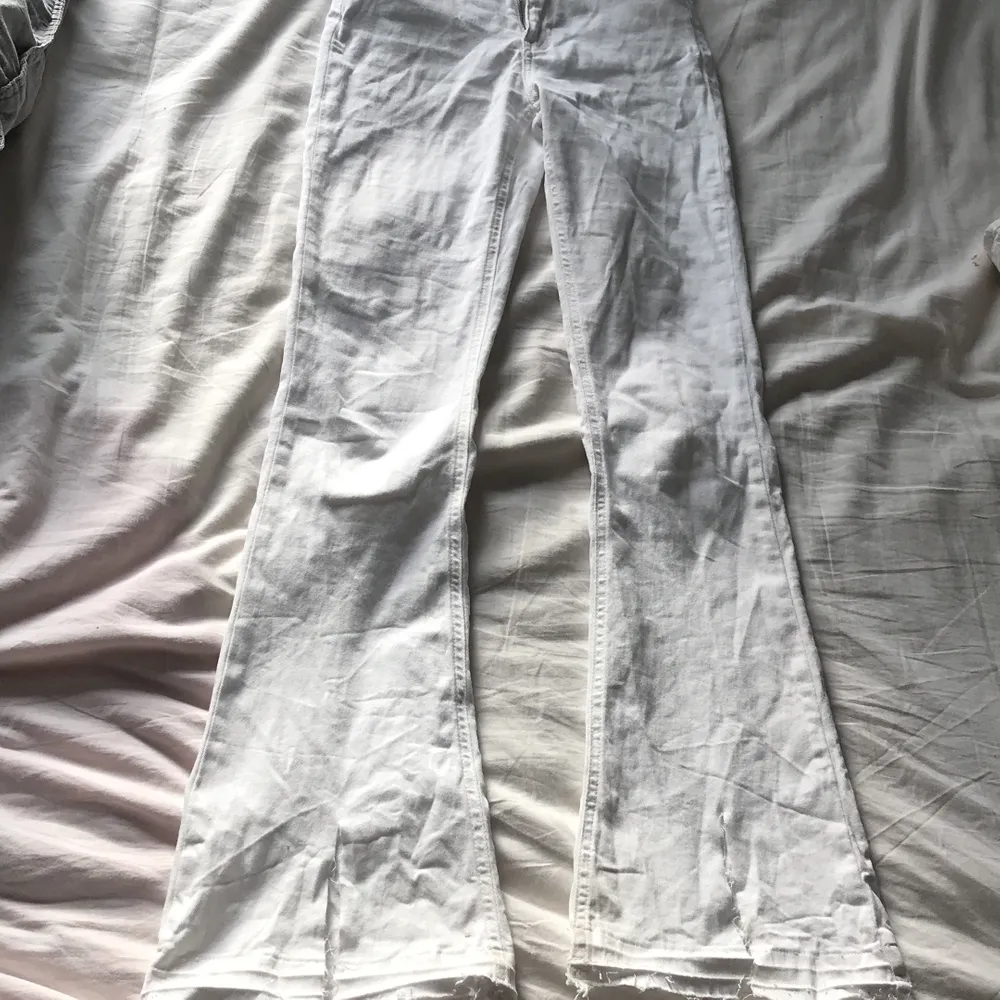 Har gjort slits själv och sprättat själv. Jeans & Byxor.