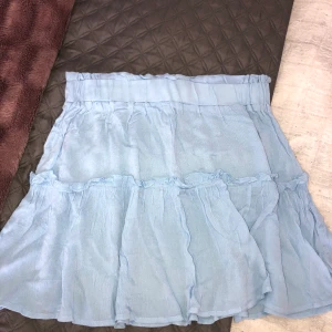 Kjol  - Jättefin oanvänd kjol i stl L, men mer som en M. 