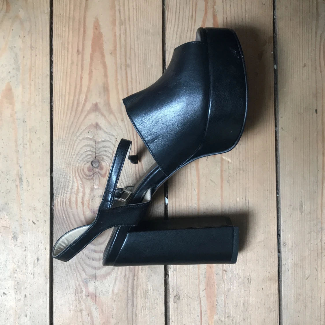 Oanvända klackar med tjockare klack - 91