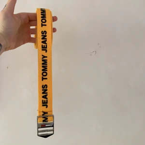 Tommy Hilfiger skärp - Köpt i London förra året på UO, använt ca 2 gånger så det är i nyskick! (Man justerar storleken själv så funkar på alla) 