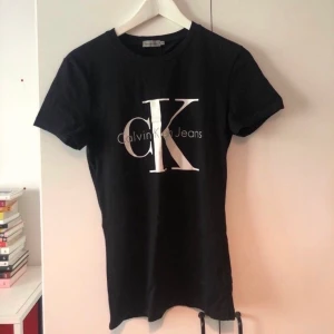 Calvin Klein t-shirt i nyskick - Aldrig använd, storlek XS