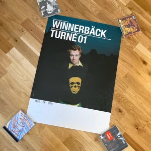 Winnerbäck turnéposter - Från 2001. Kan hämtas i Uppsala eller skickas mot fraktkostnad 
