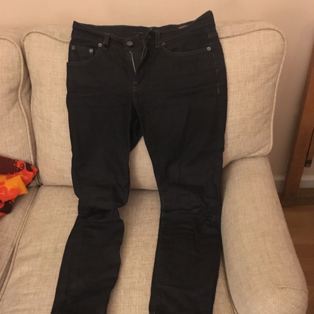 Mörka skinny/slim jeans storlek 26/32. Knappt använda (5-10 ggr). Normal midja. Mörkblå. Made in Italy. Frakt tillkommer. . Jeans & Byxor.