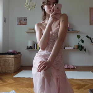 rosa transparent spetsklänning - Vintage klänning / neglige! Kan mötas upp vid stigbergstorget/gbg eller 44kr frakt :)