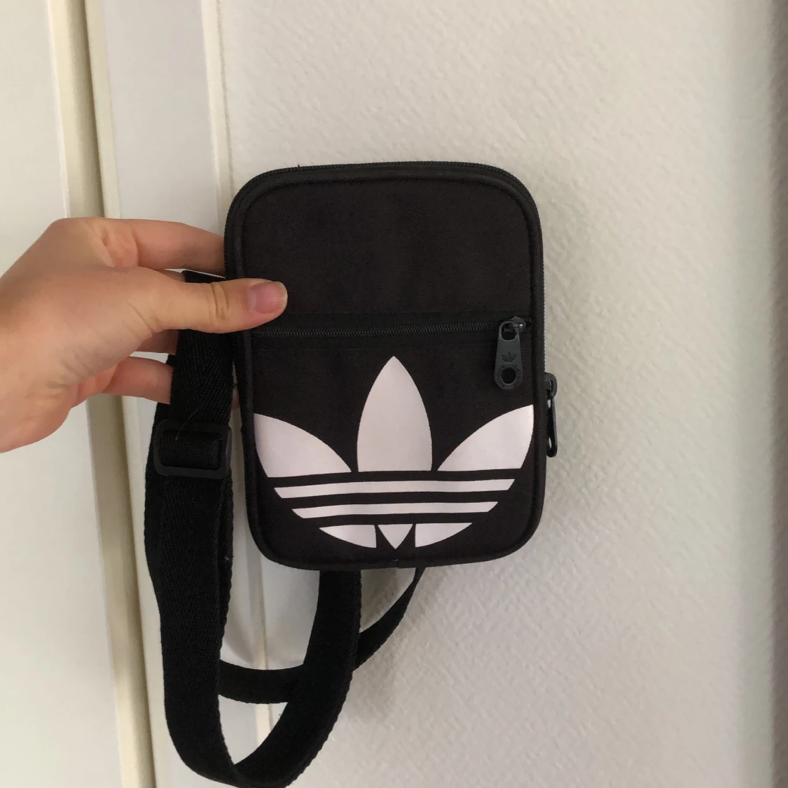 Liten väska från adidas 