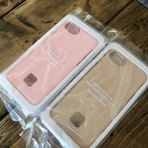 Två happyplugs skal ( iPhone 7/8) - Helt nya i för packning