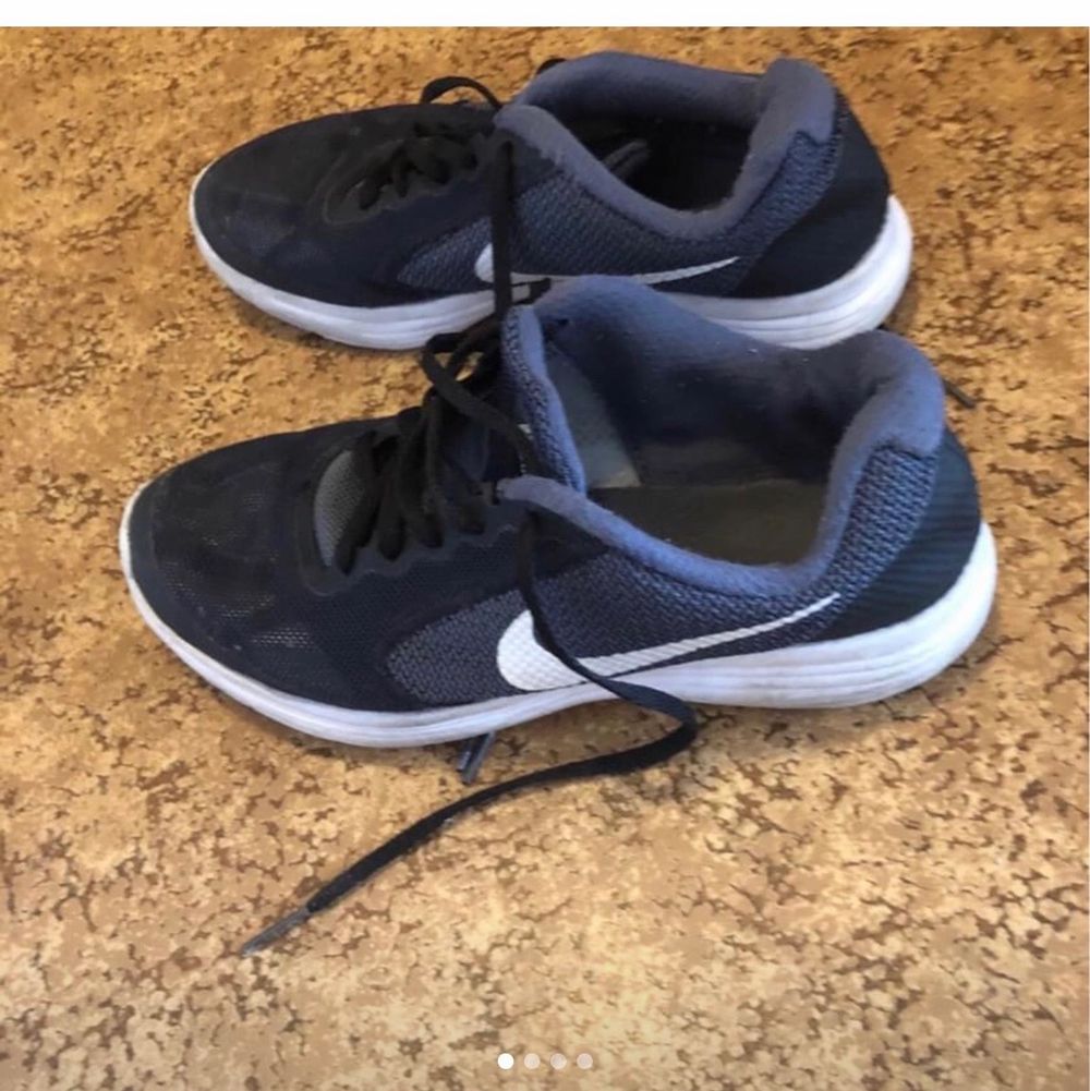 Nike skor i bra skick köpte de för 799kr. Köparen står för frakt . Skor.