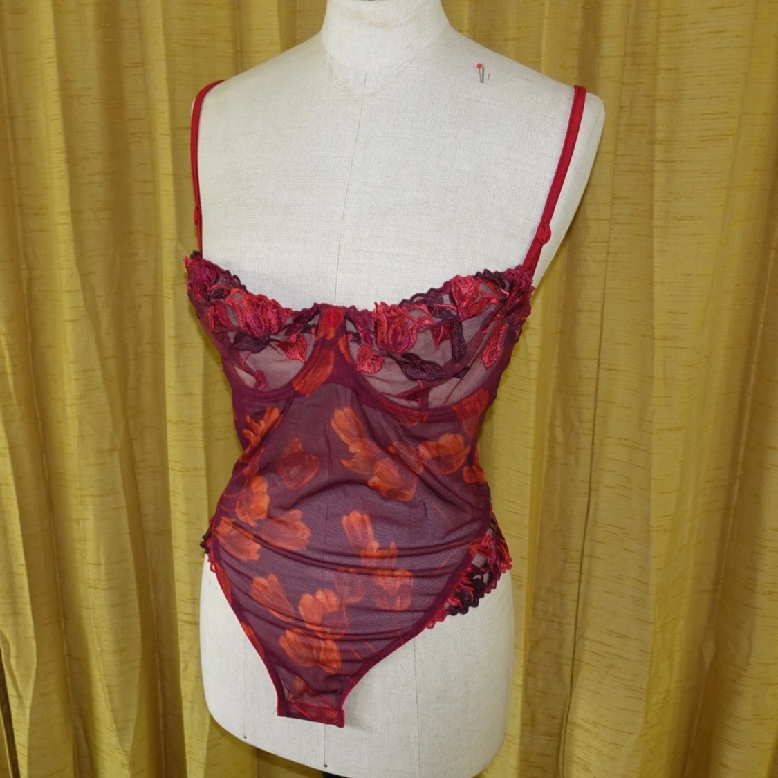 Blommig body med underwire