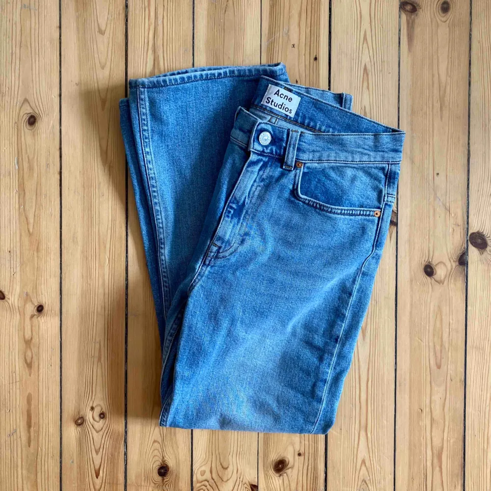 💙Jättefina jeans från Acne Studios💙 Modellen heter Lita Clean!. Jeans & Byxor.
