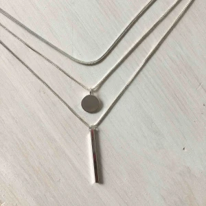  - Sjukt fint halsband, perfekt ifall du vill piffa upp din outfit!🎀 Säljer för att det inte kommer till användning, använt ett få tal gånger. Kan mötas upp i Lund eller frakta. Då tillkommer frakt :)