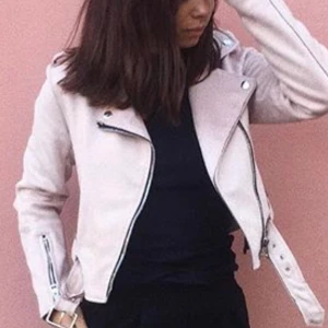 Jacka Bershka - Skitsnygg bikerjacka från Bershka. 