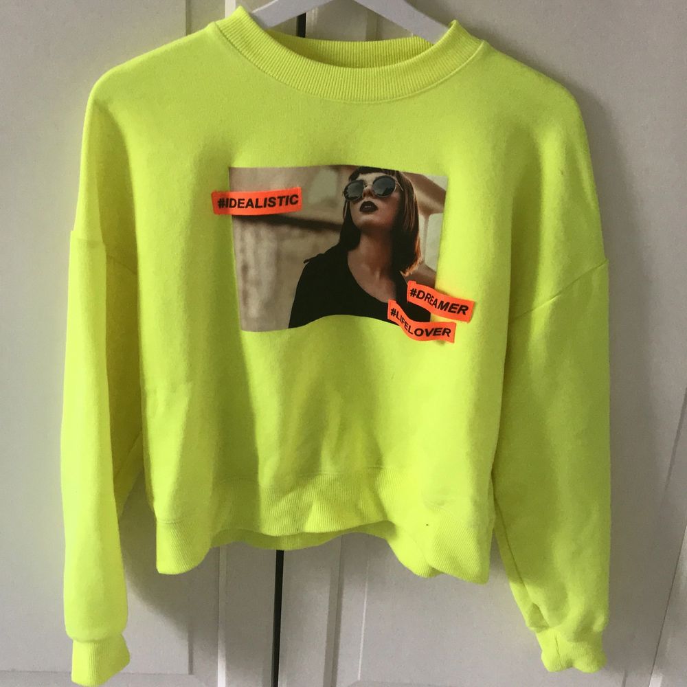 Neon tröja från mango i st s | Plick Second Hand