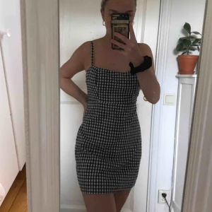  - Super gullig sommar klänning perfekt för skolavslutningen☀️ Endast använd en gång.