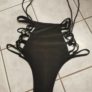 Bikini underdel  - Höga. Storlek s. Från nelly 