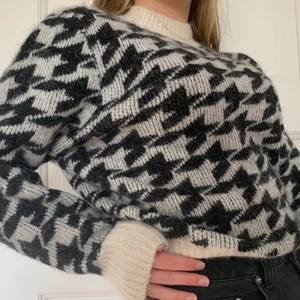 Hm, Alpacka stickad tröja  - Riktigt mysig tröja från Hm i strl xs, passar även S⭐️ Är alpacka stickad och går därför för ett högre pris💞 250+frakt