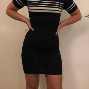 Klänning H&M - Klänning från hm, storlek 34, sitter superfint!!