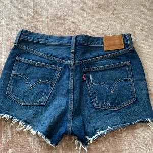 Levis shorts  - Oanvända Levisshorts. Ungefär storlek S/M. Jätte fina och sitter jätte fint vid rumpan🥺