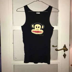  - Jättesnyggt rubbat linne från Paul Frank. Märket är lite slitet. Kan mötas upp i Stockholm eller frakta!