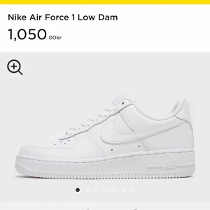 Nike air force 1 - SISTA CHANSEN!!!Säljer mina älskade nike air force skor då de är för små. Storlek 38,5 och i nyskick då jag köpte dem för ca3 veckor sedan. Buda i kommentarerna eller i chatten. Köpta för 1050kr. LEDANDE BUD 770kr