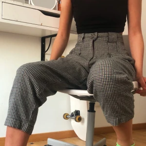 Vintage kostymbyxor - Köpta för 500kr i Danmark! Storleken är lite oklar men passar mig som har en S. pris kan diskuteras. 