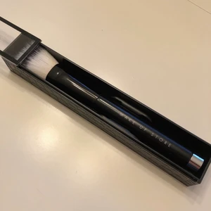 Make up store foundation brush large 401 - Sminkborste från MAKE UP STORE med namnet ”foundation brush large 401”. Endast testad en gång, men rengjord efteråt såklart. Brukar inte använda smink, så den har ej kommit till användning.