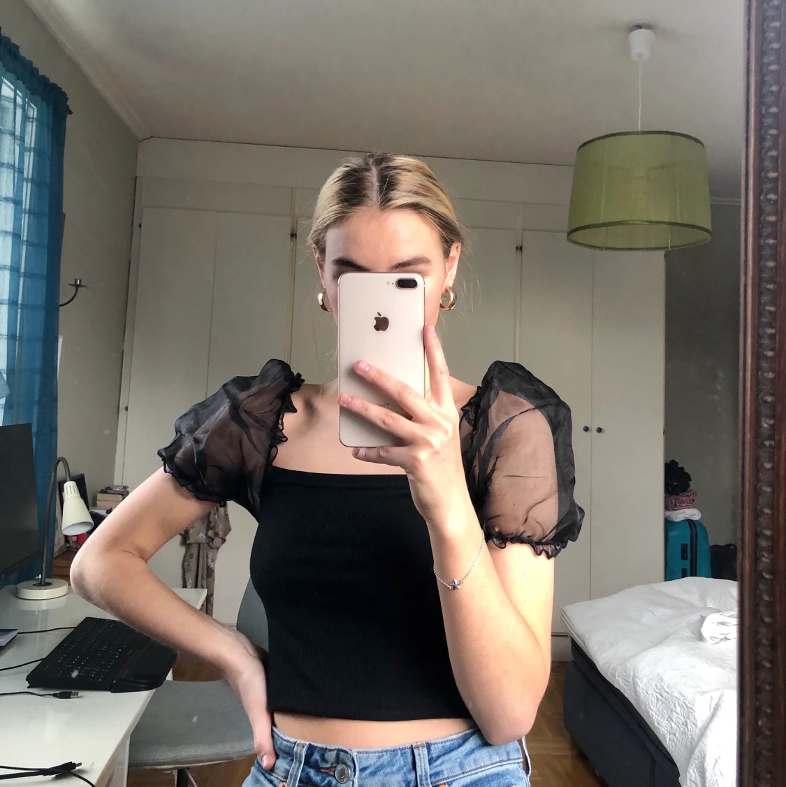 Svart tröja med puffärmar 