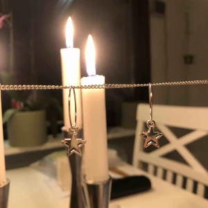  - Handgjorda oanvända ringörhängen med stjärnor ⭐️💫  Frakt tillkommer med 11kr🥰