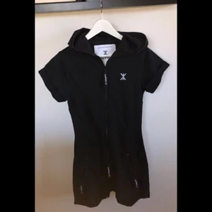 One Piece kortärmad  - Helt oanvänd svart One Piec kortärmad